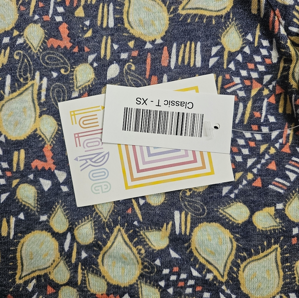 Micro Knit Linen Geometric Design Top - Picture 2 of 7